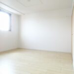 しっかりと収納もあるキレイな居室です☆(寝室)
