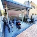 駐輪場は屋根付きです！(外観)
