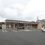 徒歩圏内にコンビニが二つもありとても便利です☆(周辺)