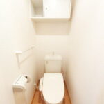 温水洗浄便座付きのトイレです☆