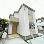 【新築戸建】仲介手数料無料☆カースペース２台分♪WIC付きの4LDKのお家です☆
