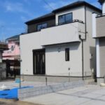 【新築戸建】仲介手数料無料♪パントリーやリネン庫など収納豊富☆自然豊かな立地☆駐車場2台の角地！3LDKのお家です☆