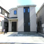 【新築戸建】仲介手数料無料☆2部屋をつなぐワイドバルコニー♪各部屋に収納あり！ゆとりの4LDKのお家です★