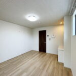 居室・リビング（別角度）※同仕様の別物件画像になります。