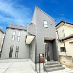 【新築戸建】仲介手数料無料♪駐車場は並列で2台可!!!小学校やスーパーが徒歩圏内で子育て世帯にピッタリの3LDKのお家です☆