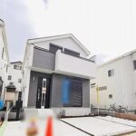 【新築戸建】仲介手数料無料♪小学校や商業施設など徒歩5分圏内♪大容量のパントリーがある4LDKのお家です!!!