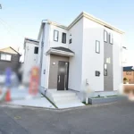 【新築戸建】仲介手数料無料♪2部屋をつなぐワイドバルコニー☆車種により駐車場2台可☆北西角地の3LDKのお家です☆