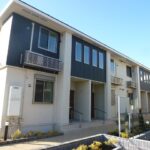 桜街道駅から徒歩10分☆浴室乾燥機・洗髪洗面台付きで設備充実♪専用庭のある広々2LDKのお部屋です♪